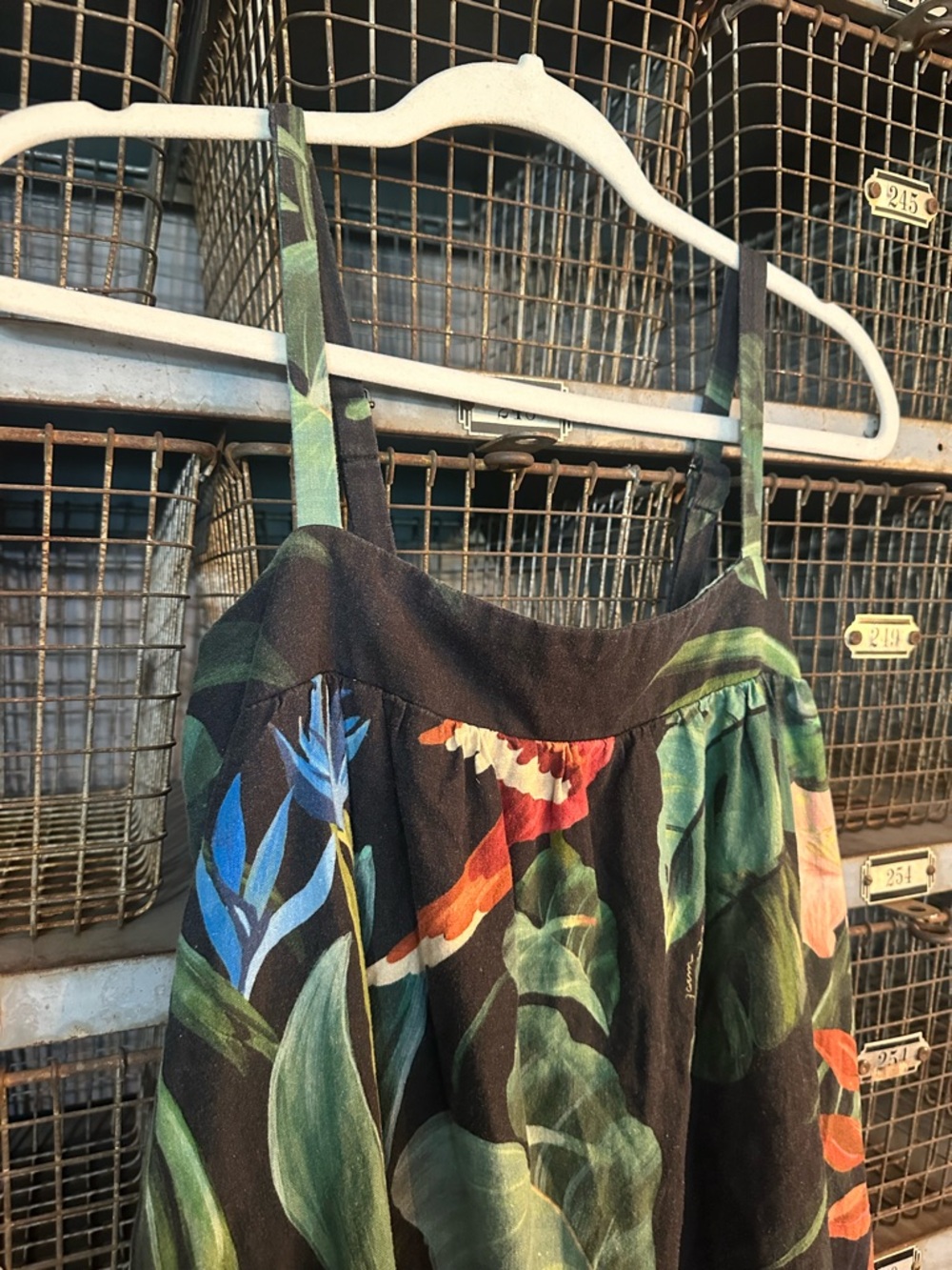 FARM Rio Black Midnight Macaw Fiesta
Linen Blend Mini Dress Size: Small 🦜🌴 - Picture 6 of 14